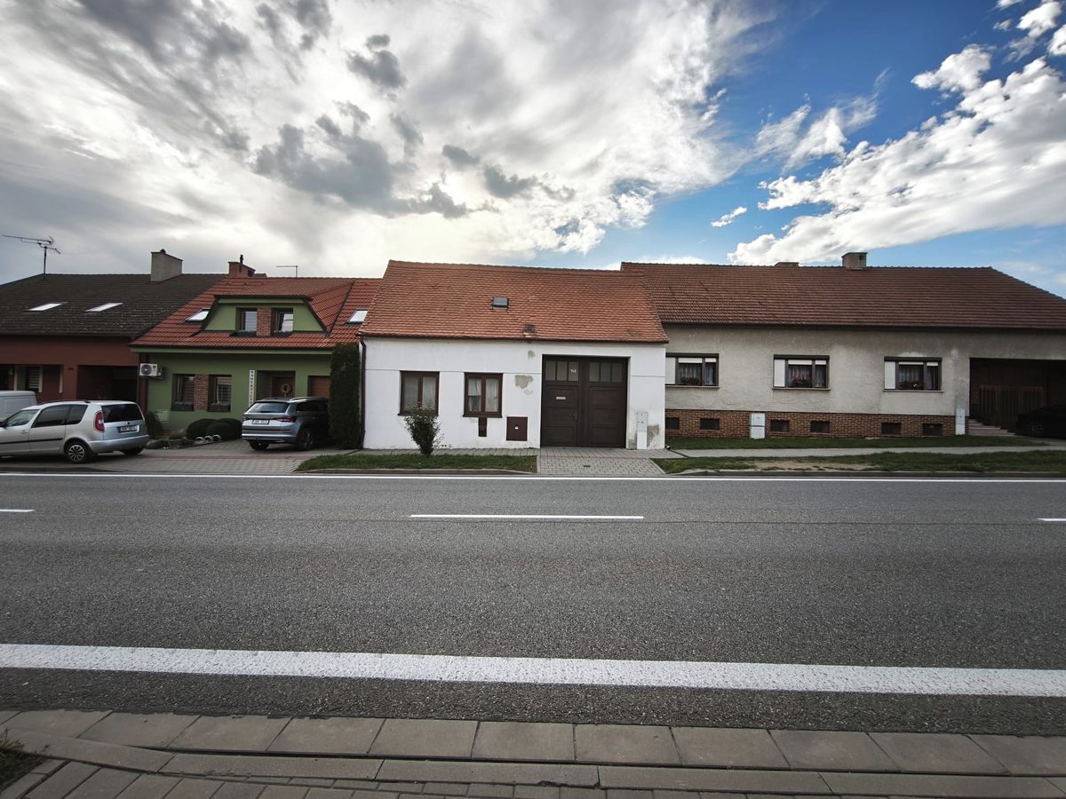 Prodej rodinného domu 95 m², pozemek 415 m², Strážnice – fotka 1 z 3
