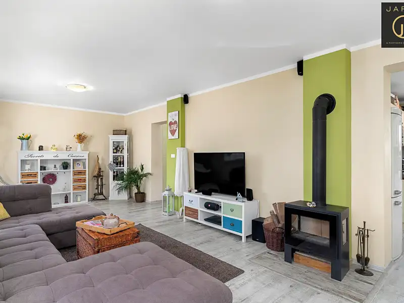 Prodej rodinného domu 145 m², pozemek 544 m², Vinařice – náhled fotky 2