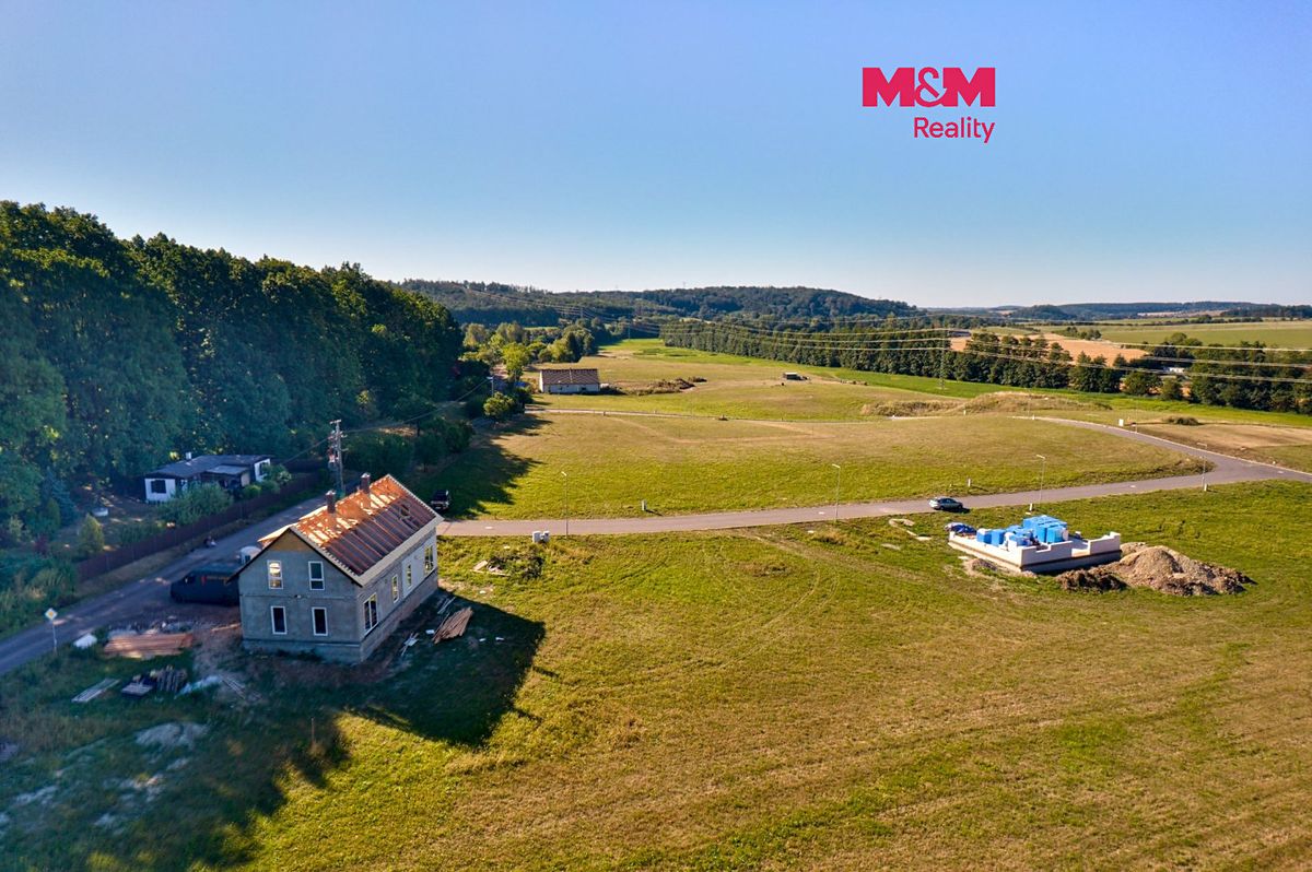 Pronájem stavebního pozemku 818 m², Lanžov – fotka 1 z 3