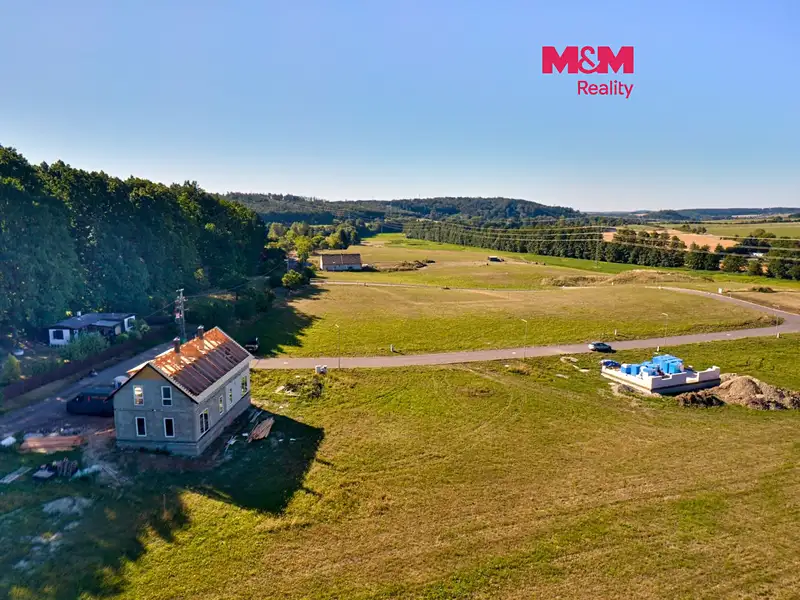 Pronájem stavebního pozemku 818 m², Lanžov – náhled fotky 1