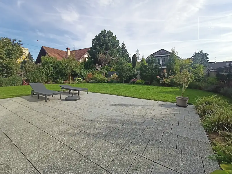 Pronájem rodinného domu 167 m², pozemek 662 m², Praha – náhled fotky 2