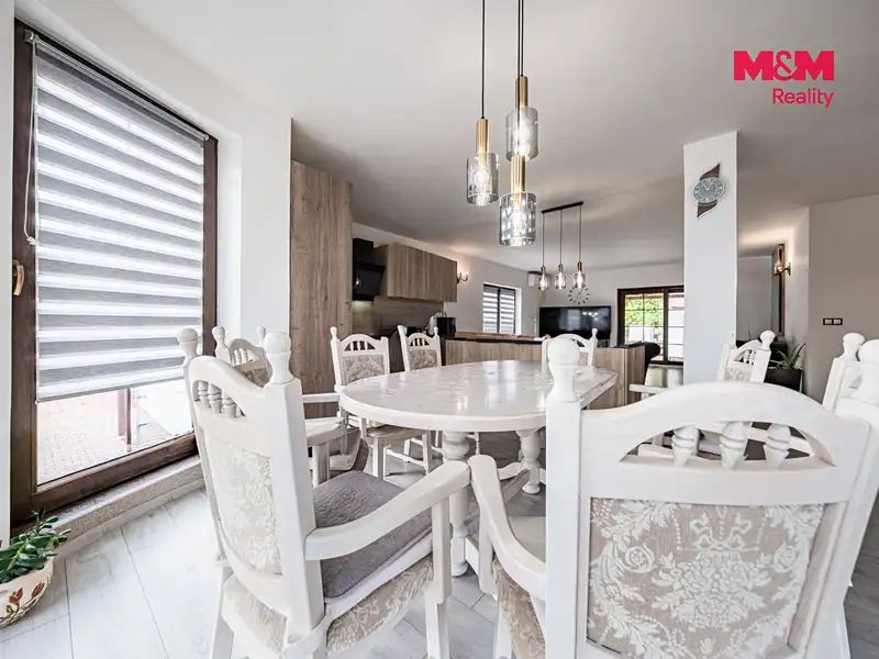 Prodej rodinného domu 232 m², pozemek 670 m², Úvaly – náhled fotky 3