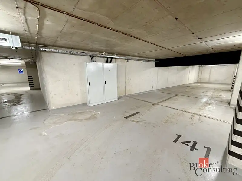 Pronájem garážového stání 19 m², Brno – náhled fotky 1