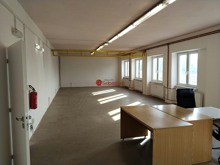 Pronájem komerčního prostoru, 94 m² (1 z 5)