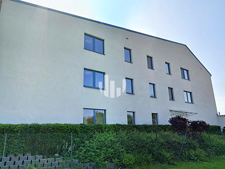 Pronájem komerčního prostoru, 305 m² (1 z 6)