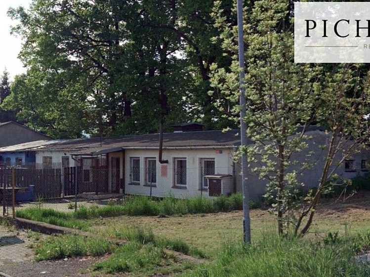 Pronájem komerčního prostoru, 352 m² (1 z 3)