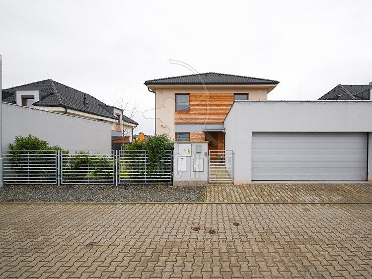 Prodej domu, 168 m² (1 z 35)
