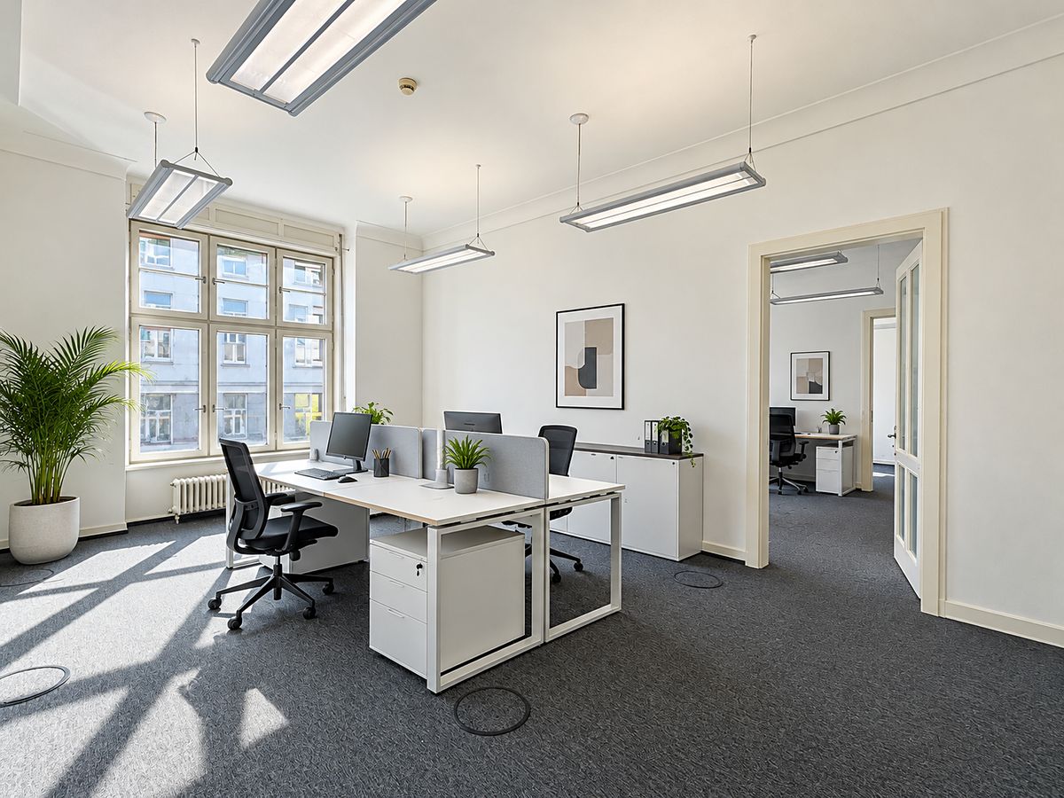 Pronájem kanceláře 531 m², Praha – fotka 1 z 3