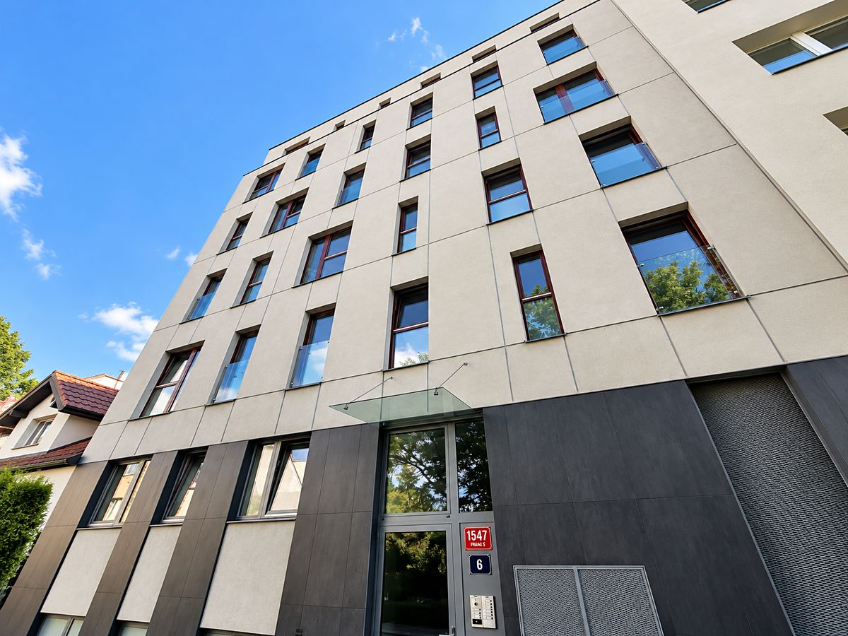 Pronájem garážového stání 20 m², Praha – fotka 1 z 3