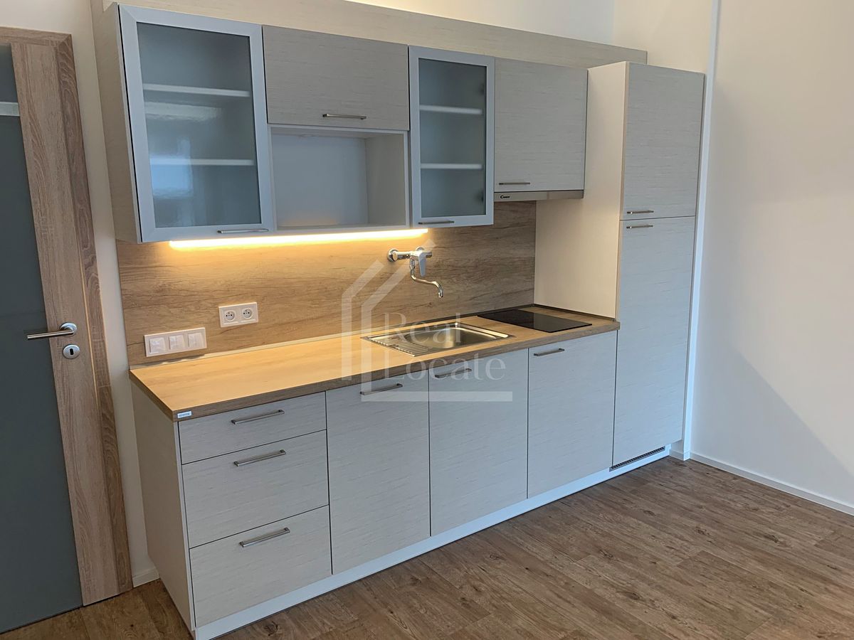 Pronájem bytu 1+kk 33 m², Praha – fotka 1 z 3