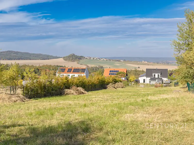 Prodej stavebního pozemku 1708 m², Svatá – náhled fotky 1