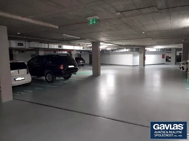 Pronájem garážového stání 12 m², Praha – náhled fotky 3