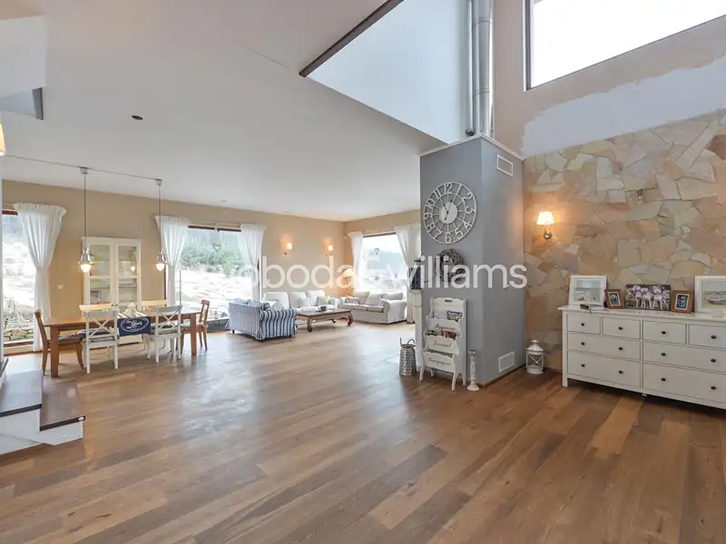 Pronájem rodinného domu 450 m², pozemek 2367 m², Svinaře – náhled fotky 2