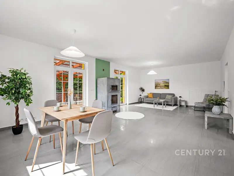 Prodej rodinného domu 252 m², pozemek 843 m², Ohrobec – náhled fotky 3