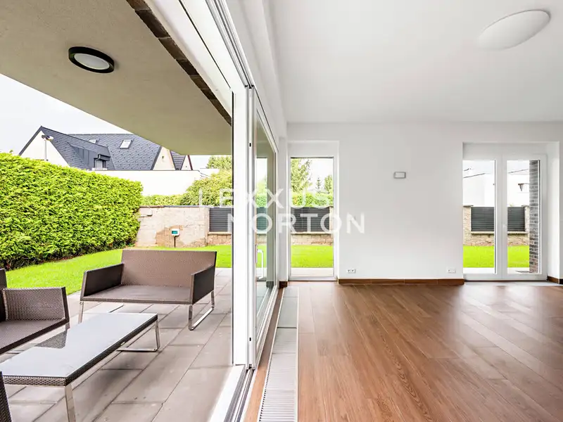 Pronájem rodinného domu 500 m², pozemek 700 m², Praha – náhled fotky 3