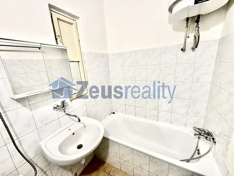 Pronájem bytu 1+kk 27 m², Praha – náhled fotky 1