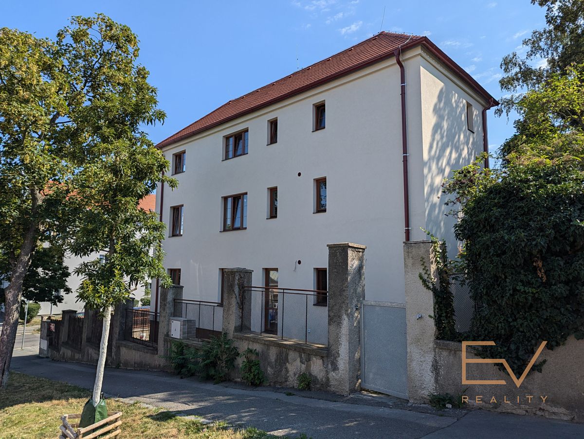 Pronájem bytu 2+kk 58 m², Praha – fotka 1 z 3