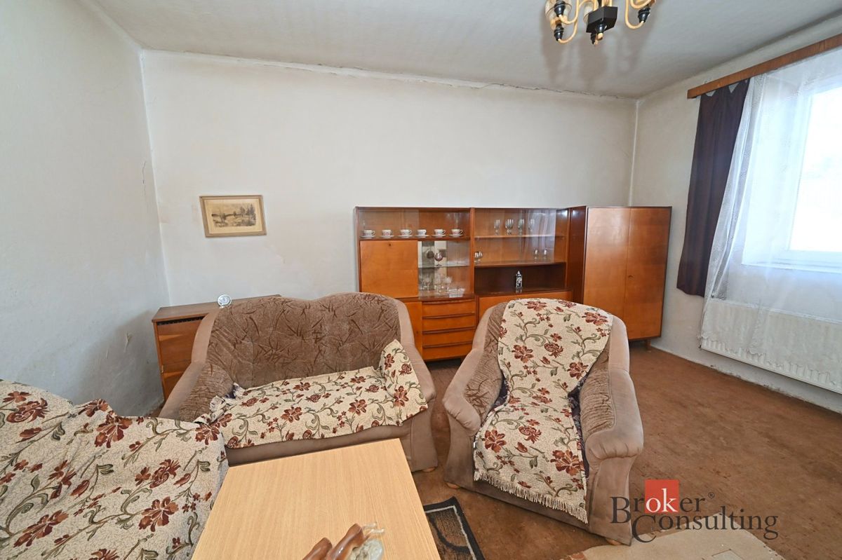 Prodej rodinného domu 240 m², pozemek 240 m² – fotografie 2