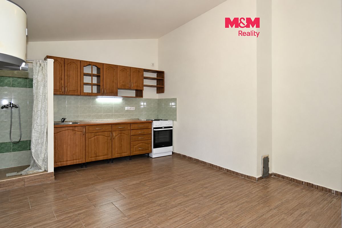 Pronájem bytu 1+kk 20 m², Červené Pečky – fotka 1 z 3