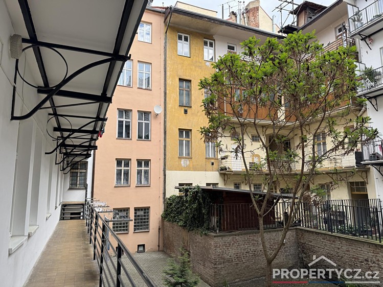 Комерційне приміщення на продаж, 143 м² (2 з 59)
