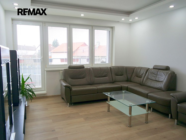 Pronájem bytu 2+1, 56 m² (2 z 7)