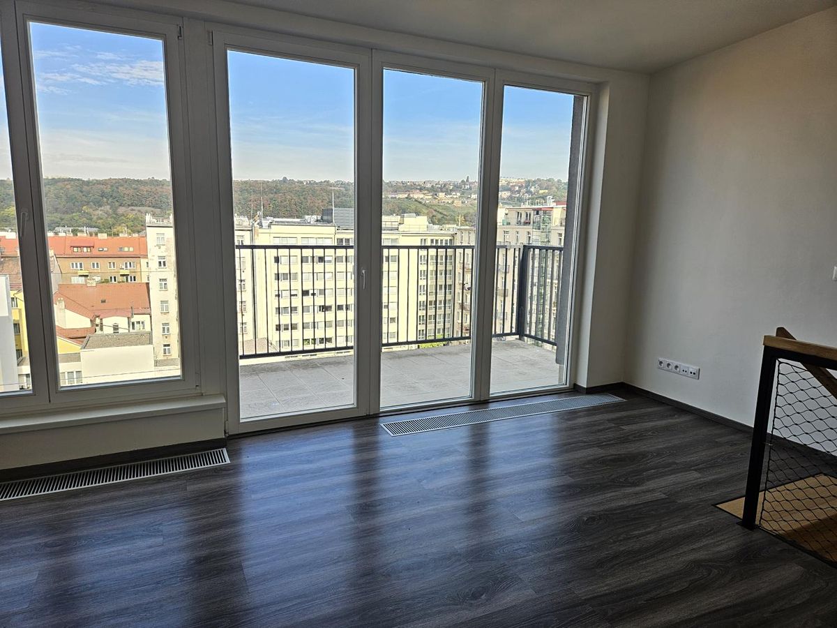 Pronájem bytu 4+kk 96 m² – fotografie 2
