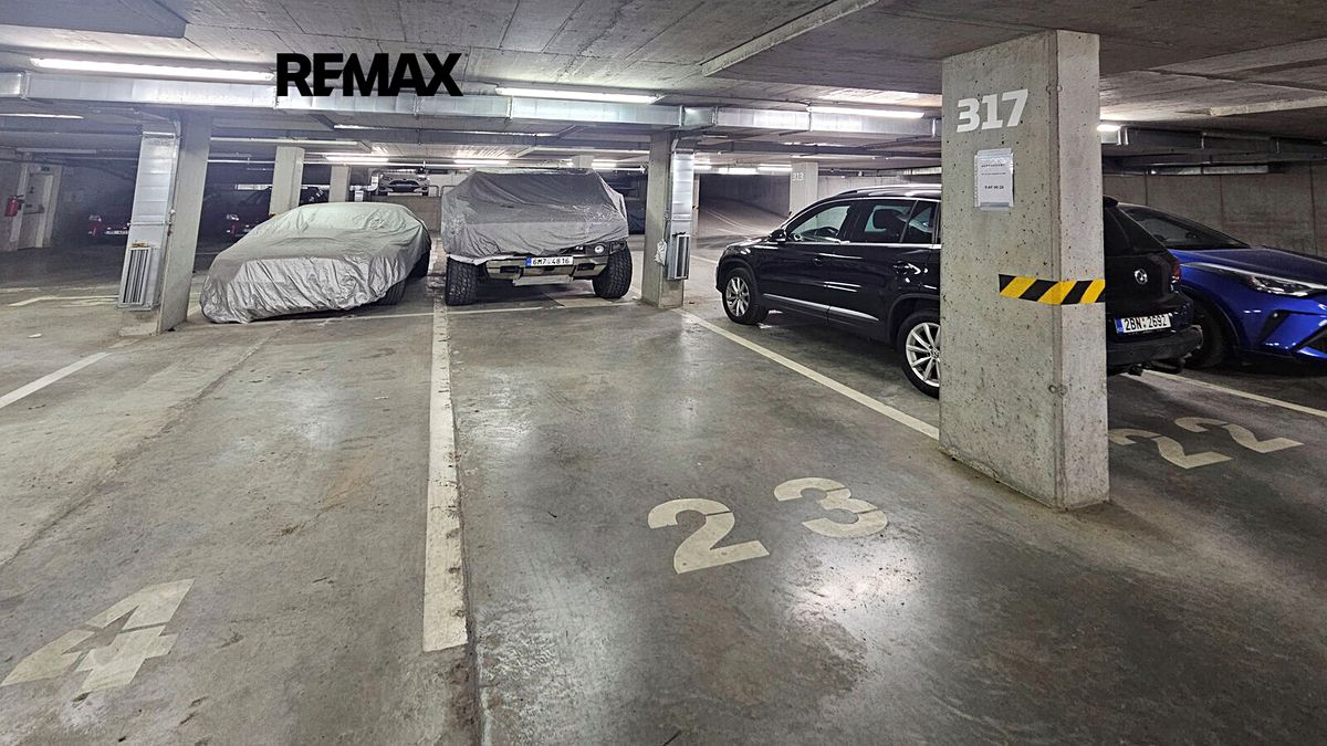 Pronájem garážového stání 13 m², Brno – fotka 1 z 3