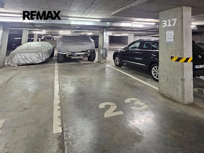 Pronájem garážového stání 13 m², Brno – náhled fotky 1