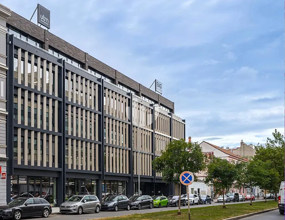 Pronájem kanceláře 397 m²