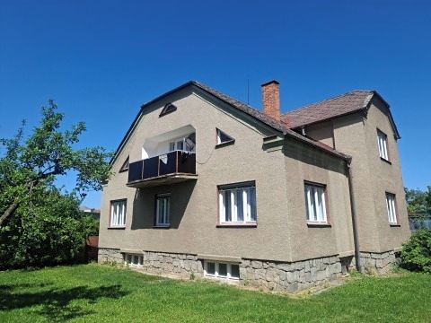 Prodej rodinného domu 340 m², pozemek 2431 m²