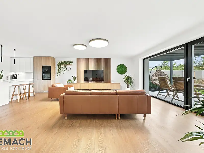 Prodej rodinného domu 223 m², pozemek 1395 m², Drslavice – náhled fotky 2