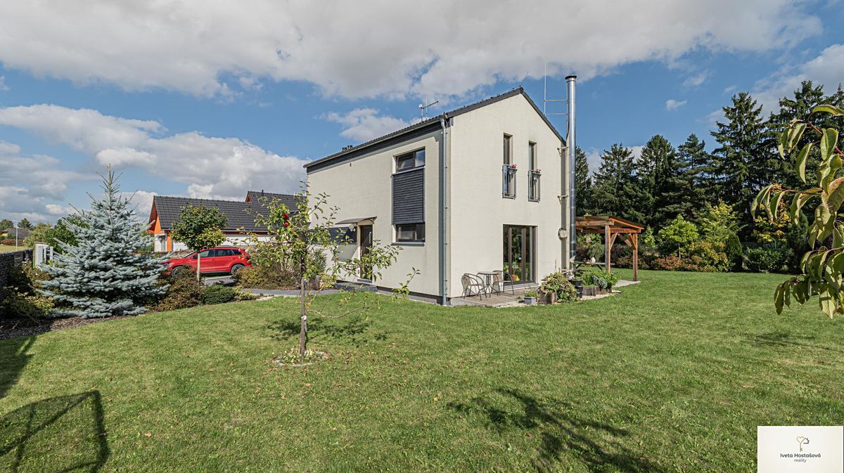 Prodej rodinného domu 110 m², pozemek 990 m² – fotografie 2