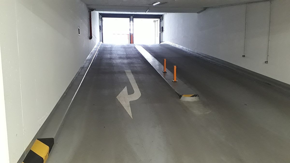 Pronájem garážového stání 13 m² – fotografie 4