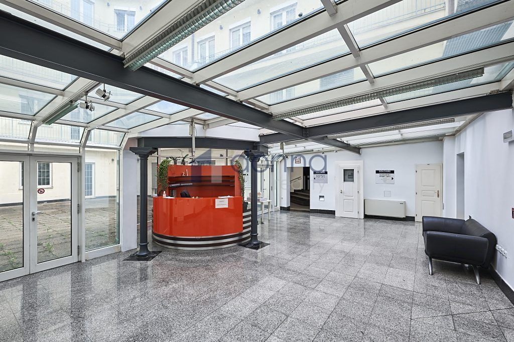 Pronájem kanceláře 212 m² – fotografie 2