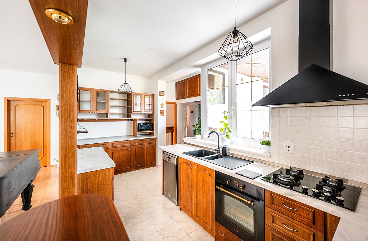 Prodej rodinného domu 212 m², pozemek 429 m² – fotografie 5