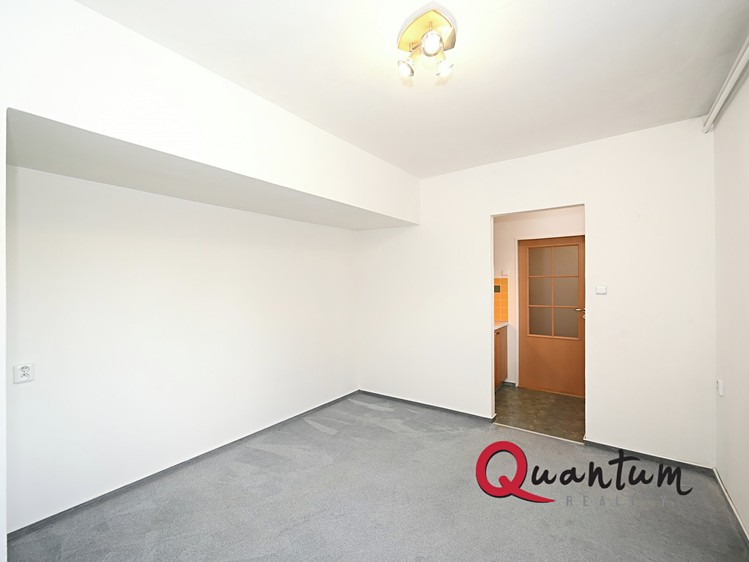 Pronájem bytu 1+kk, 26 m² (7 z 15)