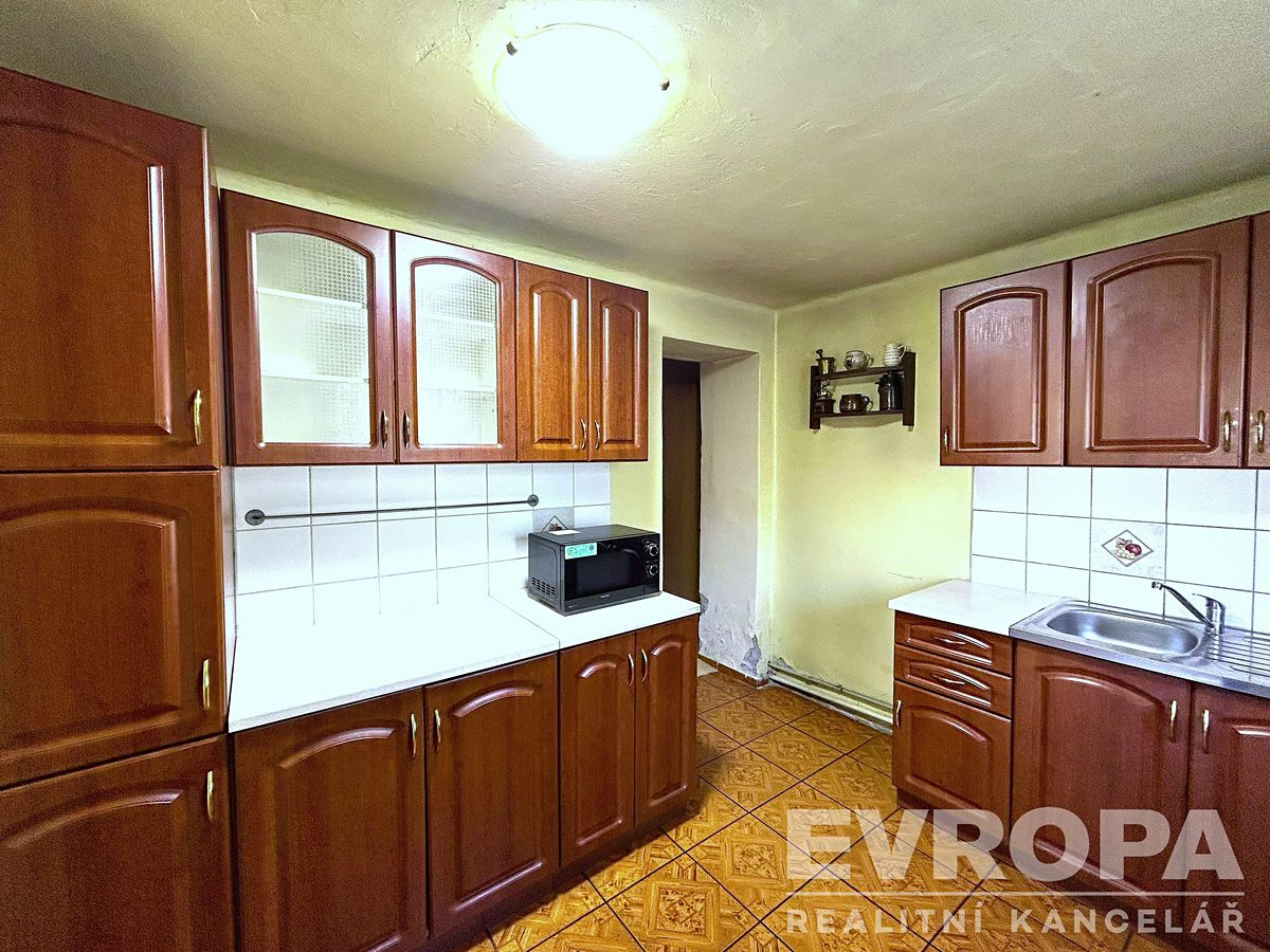 Prodej rodinného domu 98 m², pozemek 914 m² – fotografie 4