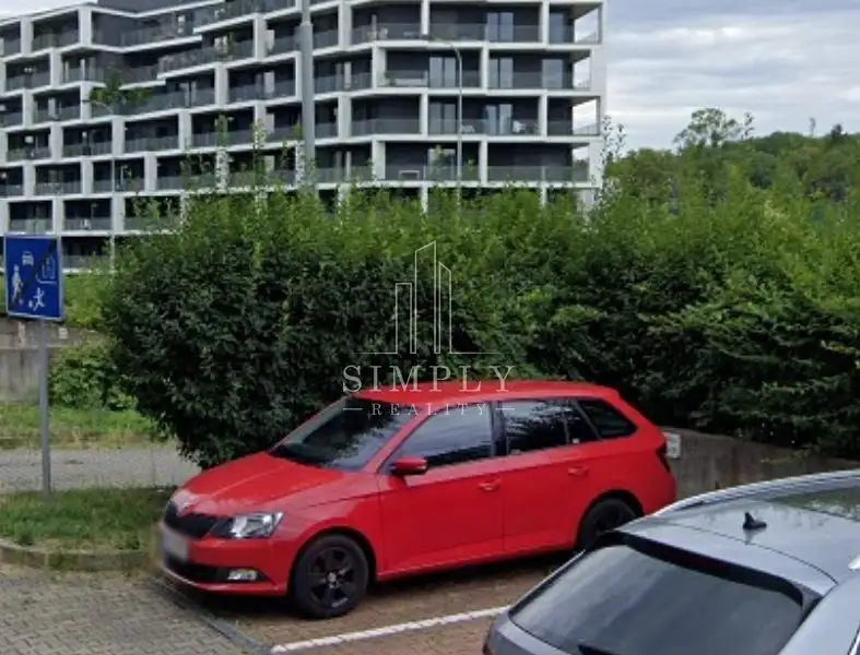 Pronájem garážového stání 8 m², Praha – náhled fotky 1