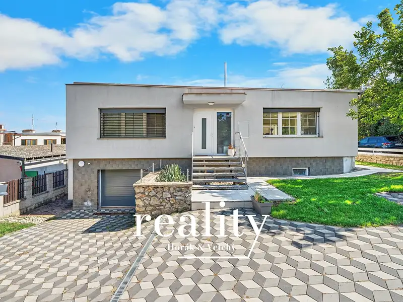 Prodej rodinného domu 292 m², pozemek 744 m², Práče – náhled fotky 1