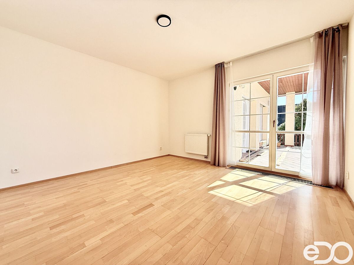 Pronájem bytu 2+1 70 m² – fotografie 3