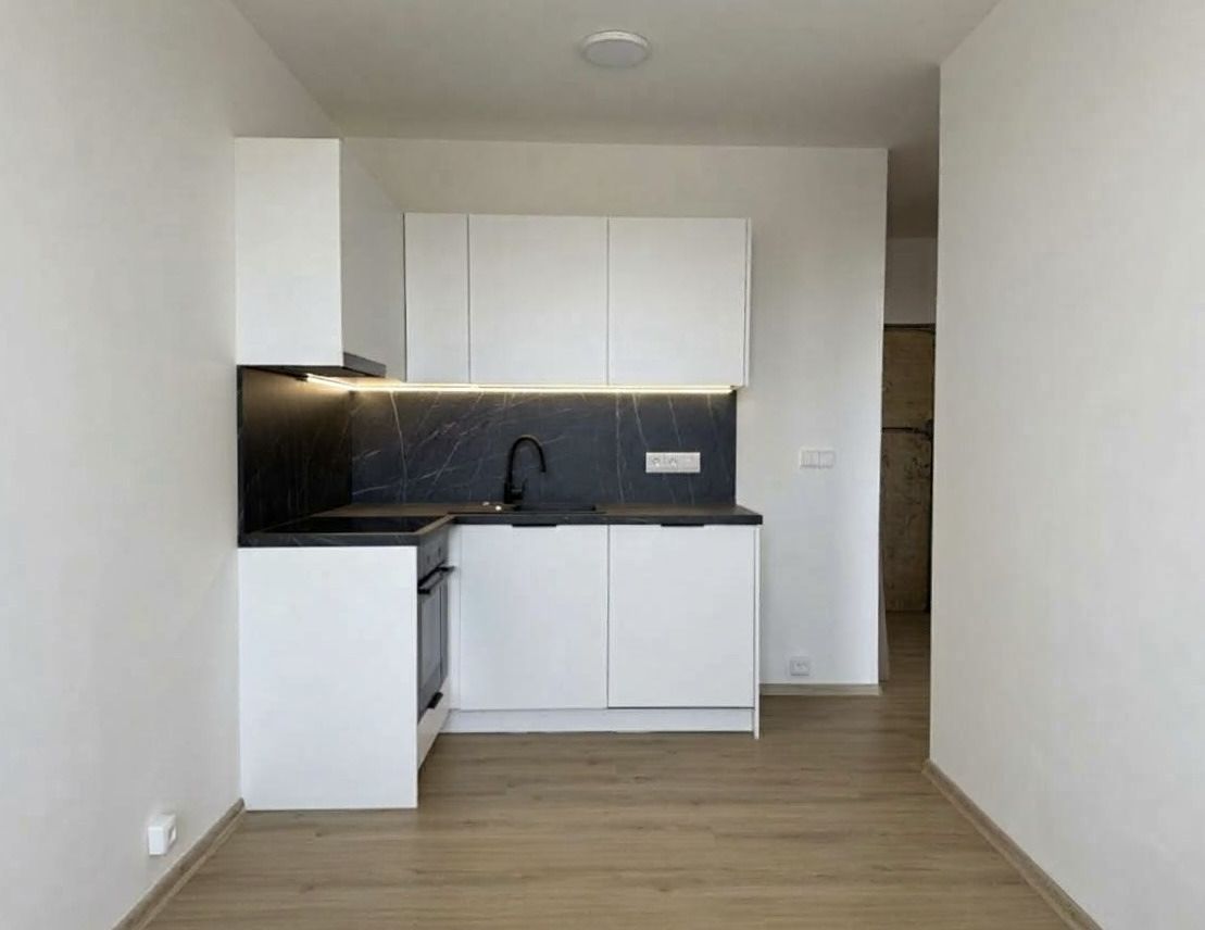 Pronájem bytu 1+1 31 m², Praha – fotka 1 z 3