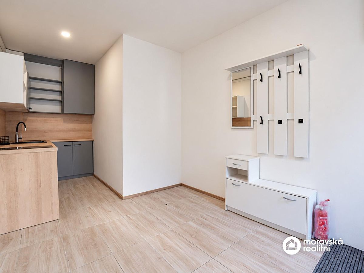 Prodej kanceláře 31 m² – fotografie 2