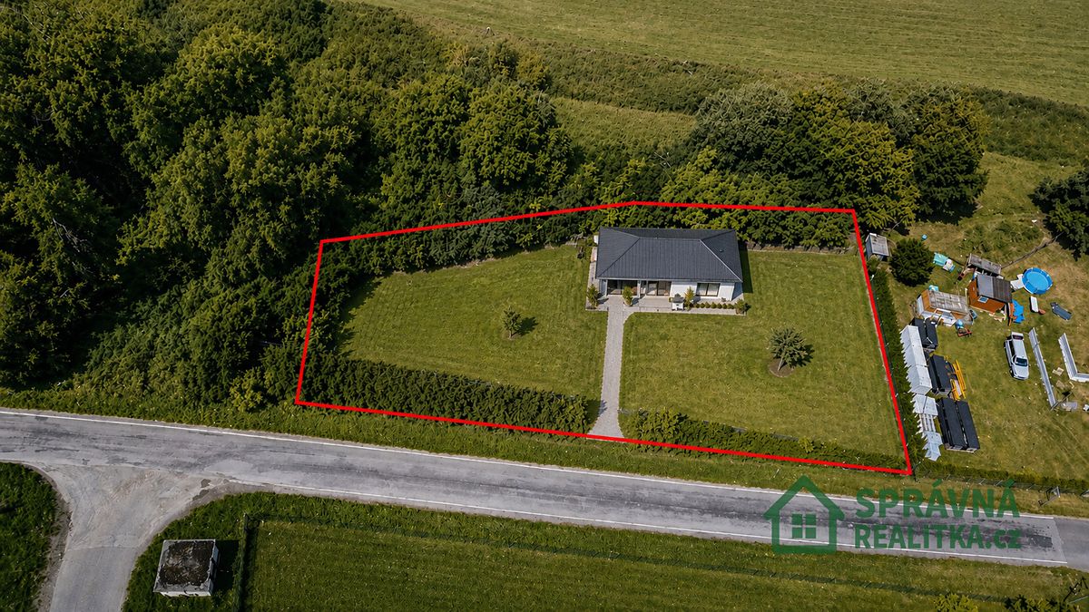 Prodej stavebního pozemku 1840 m², Kvášňovice – fotka 1 z 3