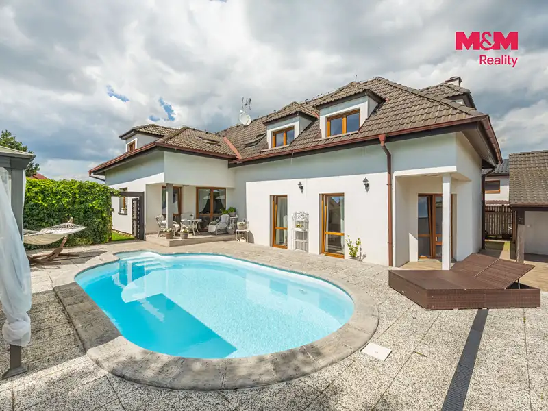 Prodej rodinného domu 360 m², pozemek 667 m², Odolena Voda – náhled fotky 3