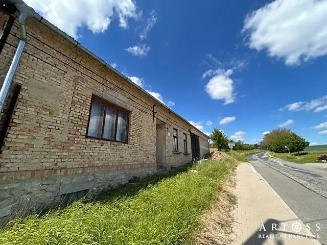 Prodej rodinného domu 288 m², pozemek 1424 m², Kostelec – náhled fotky 3