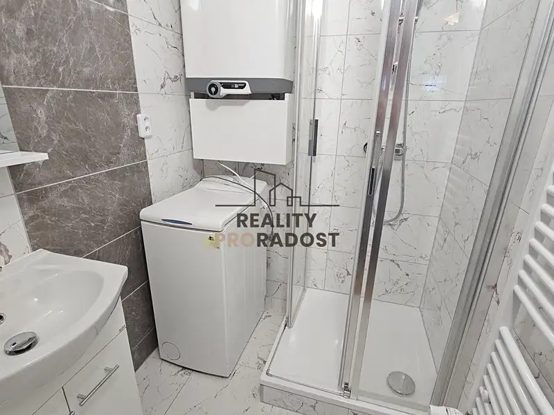 Pronájem bytu 1+kk 28 m², Hodonín – náhled fotky 3