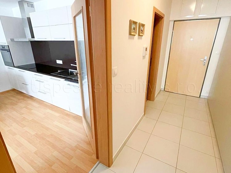 Pronájem bytu 2+kk, 52 m² (7 z 27)