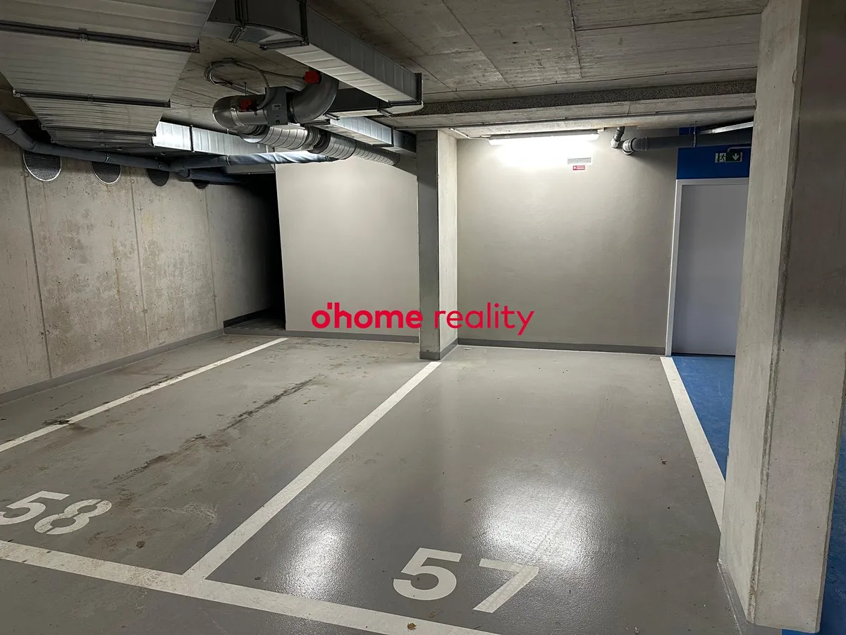Pronájem garážového stání 13 m²