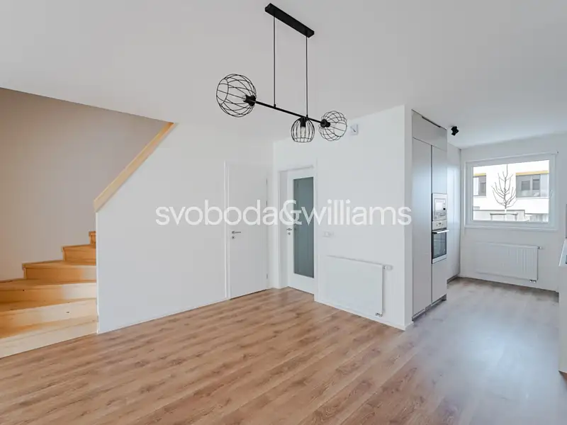 Pronájem rodinného domu 114 m², pozemek 137 m², Praha – náhled fotky 1
