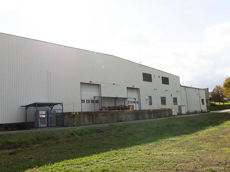 Pronájem výrobní haly, prostoru 11000 m², Plzeň – náhled fotky 2